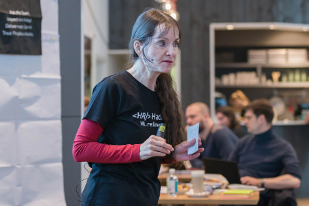 Agile Coach Birgit Mallow bei ihrer Keynote auf dem HR Hackathon in Berlin